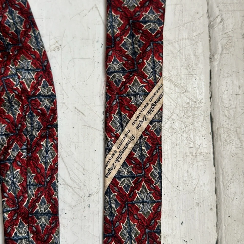 Ermenegildo Zegna Signature Red Blue 100% Silk Jacquard Tie